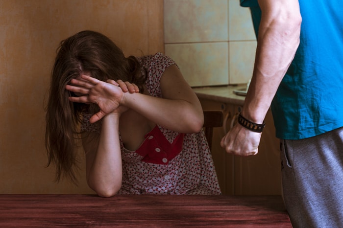 אלימות במשפחה, אישה מוכה, נשים מוכות