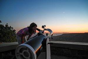 נוגעים בכוכבים - תצפיות בטלסקופ צ. יהודה וינברג